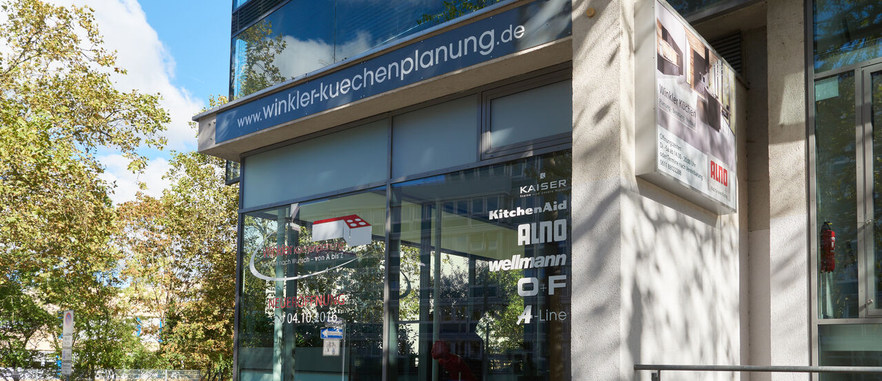 Digifant Werbetechnik, Winkler Küchenplanung, Wiesbaden, Einrichtungsexperten, Außenbeschilderung, Schaufenstergestaltung, Folien, Beschriftung, Hausbeschriftung