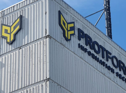 Protforce, Gebäudebeschriftung, Außenbeschilderung, Werbetechnik, Wiesbaden, Digifant