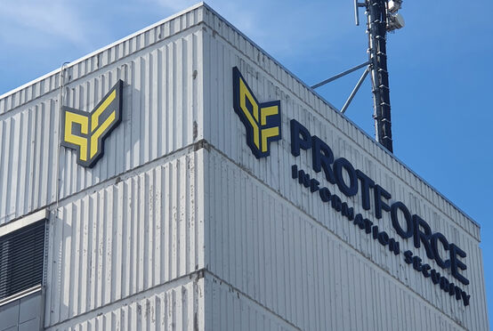 Protforce, Gebäudebeschriftung, Außenbeschilderung, Werbetechnik, Wiesbaden, Digifant