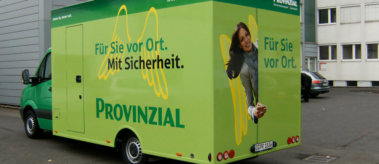 Fahrzeugbeschriftung, Straßenwerbung