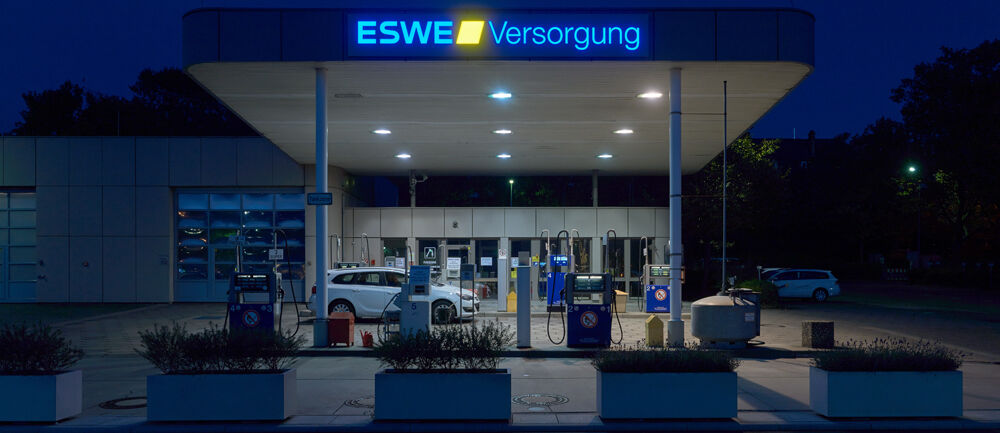 Digifant Werbetechnik, ESWE Versorgung, Leuchtwerbung, Lichtwerbeanlage, Gebäudebeschriftung, ESWE-Haupthaus, Tankstelle, Energie-Center, Branding, Tankstellenwerbung