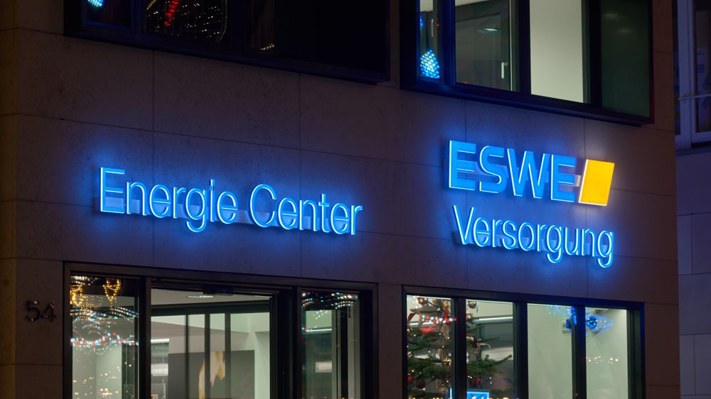 Digifant Werbetechnik, ESWE Versorgung, Leuchtwerbung, Lichtwerbeanlage, Gebäudebeschriftung, ESWE-Haupthaus, Tankstelle, Energie-Center, Branding