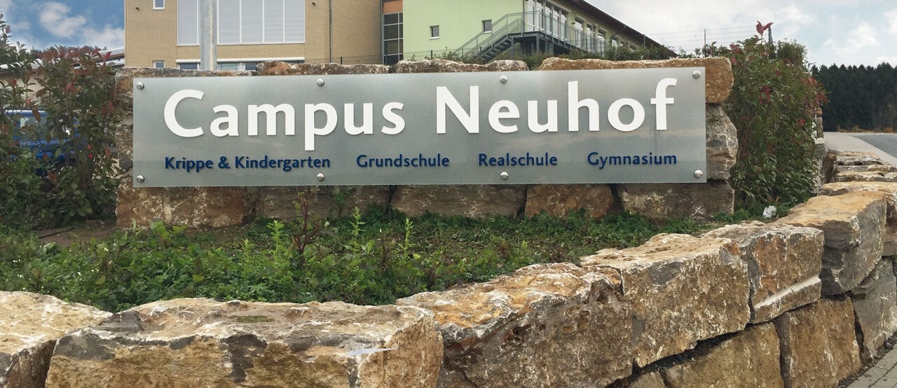 Gebäudebeschriftung, Schilder, Beschilderung, DIGIFANT Werbetechnik Wiesbaden