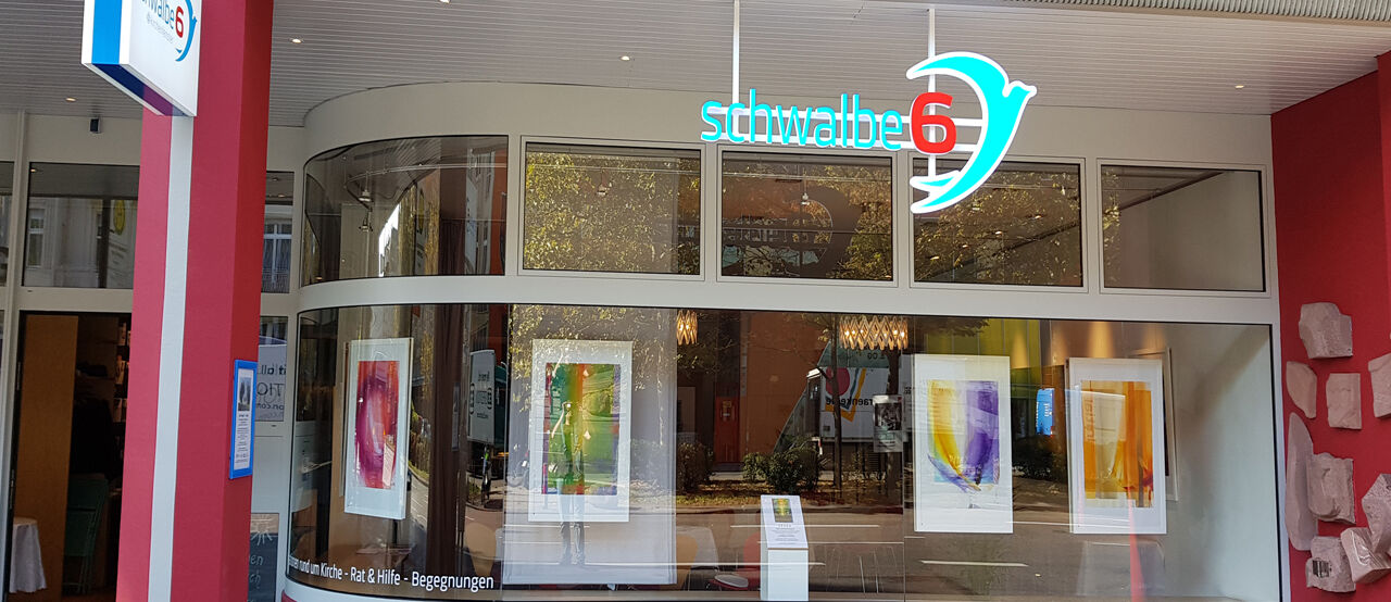 Gebäudebeschriftung, Schwalbe, Wiebaden, Folierung