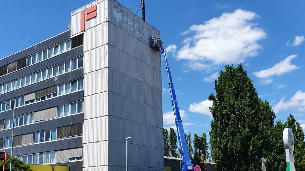 Protforce, Gebäudebeschriftung, Außenbeschilderung, Werbetechnik, Wiesbaden, Digifant